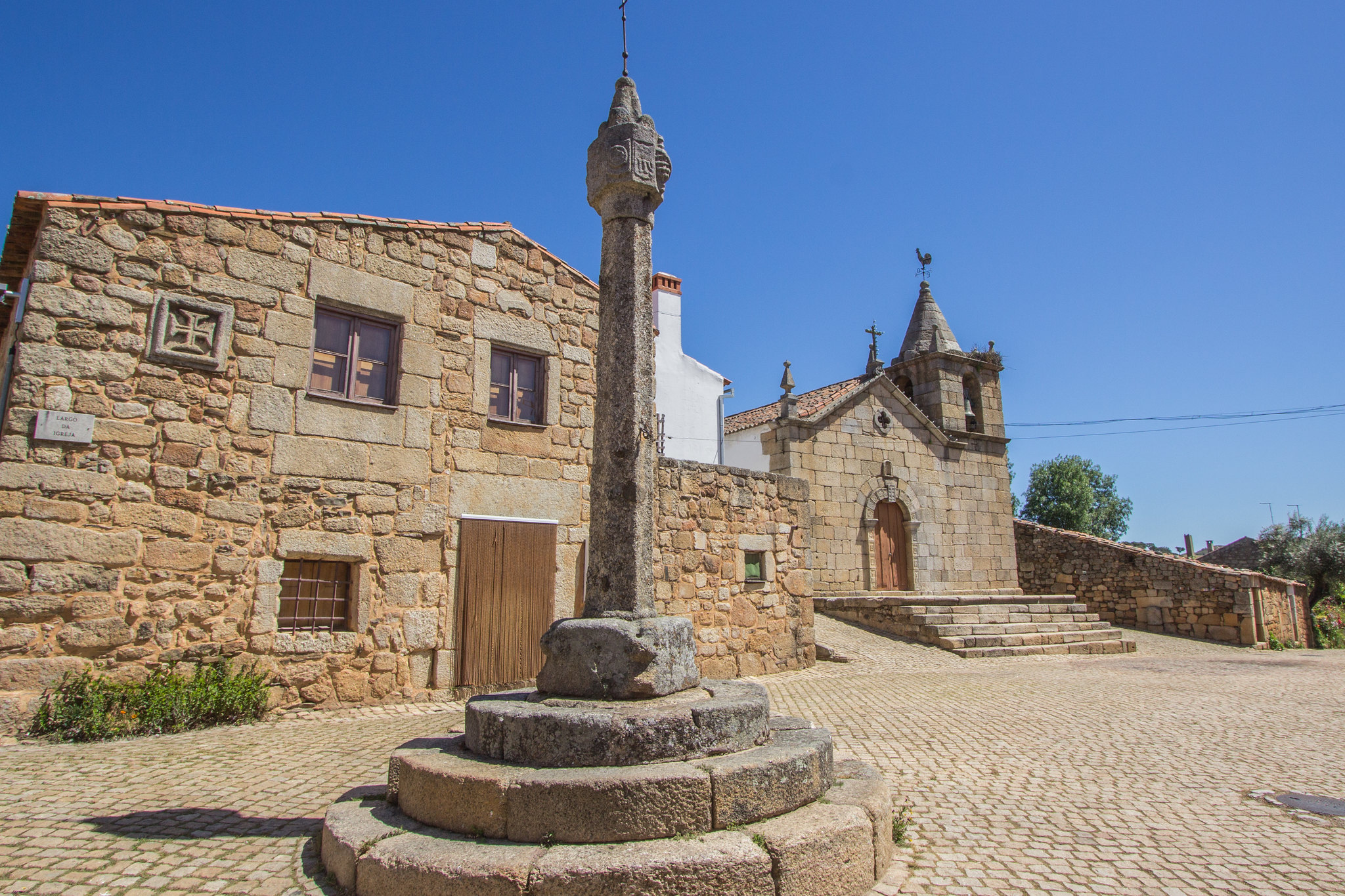 Aldeia Histórica de IdanhaaVelha tem o batistério mais antigo da